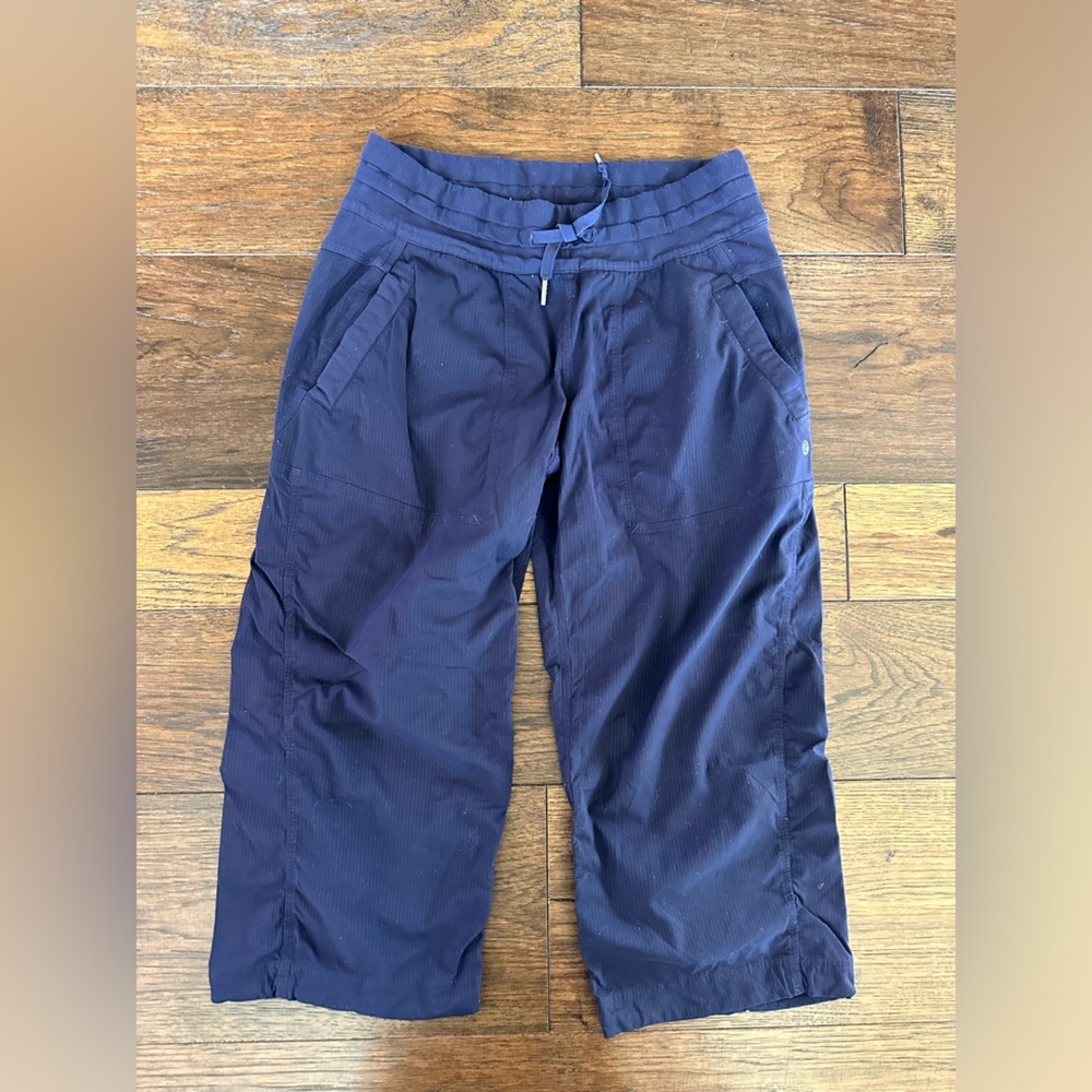 Lululemon Women’s Navy Blue Dance Studio Capris- size 6